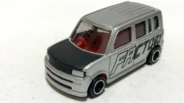 토미카 조립 공장 도요타 bB 은색 x 빨간색