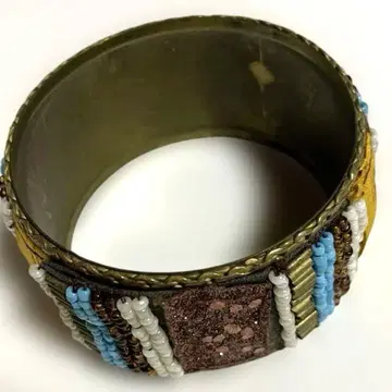 비즈 장식 스트라이프 팔찌