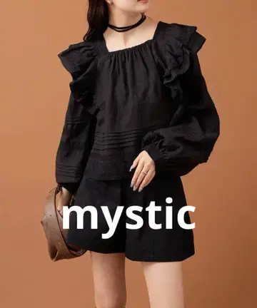 [택 포함 새상품] mystic 프릴 숄더 블라우스 블랙 완판템