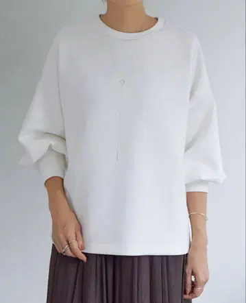 비어즐리 종이상자 퍼프 트레이닝복 화이트 F