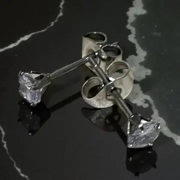 크리스탈 써지컬 스테인리스 귀걸이