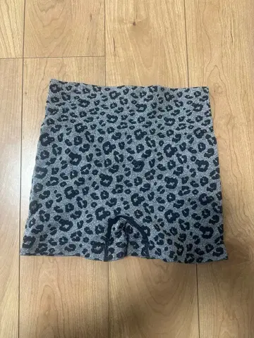 레오파드 무늬 숏팬츠 그레이와 블랙