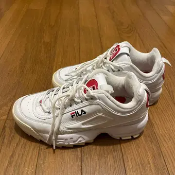 FILA 통굽 스니커즈 하트 디자인