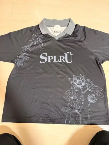 SPLR 꽃무늬 피케 셔츠 그레이 반팔