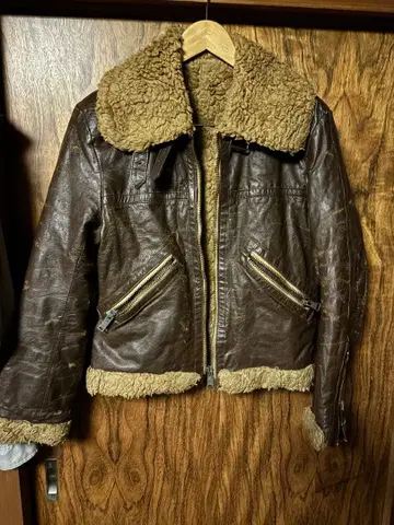 보아 부착 브라운 가죽 라이더 자켓