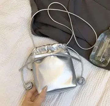 리본 숄더백 실버