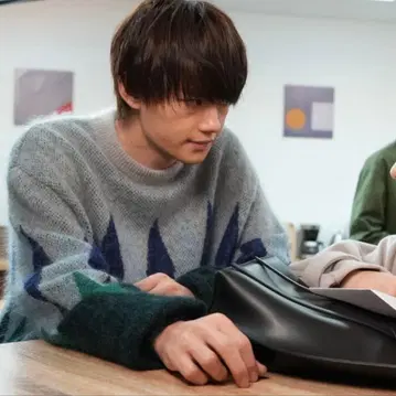 사노 하야토 착용 PUBLIC TOKYO 아가일 그라데이션 오버 니트