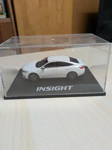 화이트 INSIGHT 미니카 1/43 스케일 케이스 포함