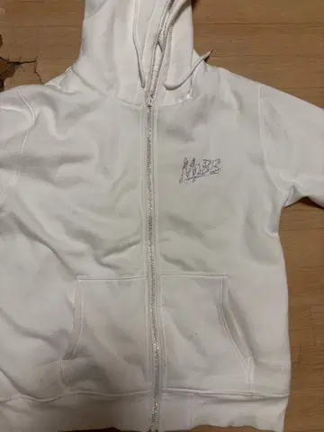 화이트 mobb 지퍼 후드티