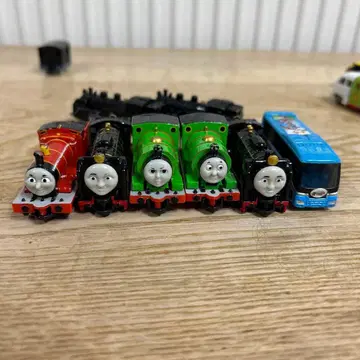 토마스 토미카 기관차와 버스 8대 세트