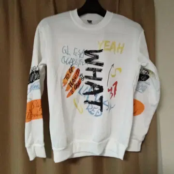 그래픽 프린트 화이트 맨투맨 M 사이즈