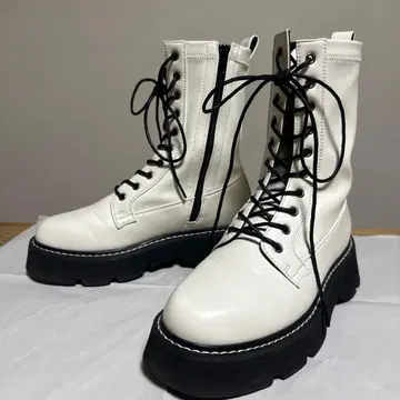 coca 레이스업 사이드 지퍼 통굽 부츠 새상품급입니다