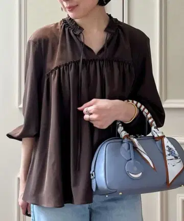 투모로우랜드 새상품 블라우스