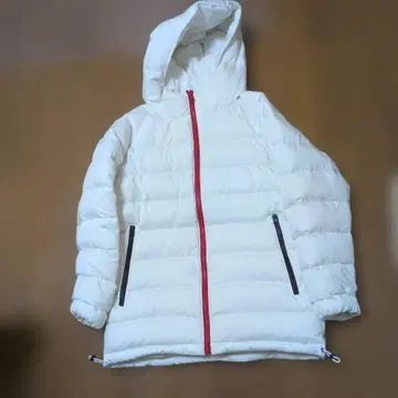 화이트 다운 자켓 후드 부착