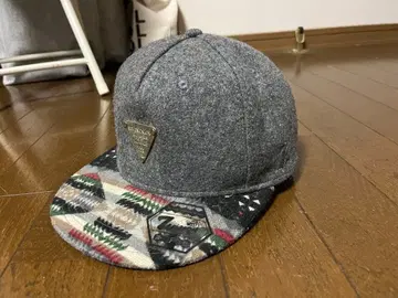 7UNION 그레이 캡 패턴 들어간 챙