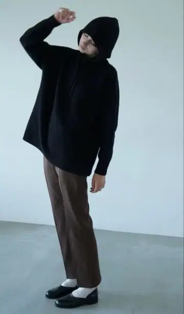 클라네 SLIM STRAIGHT PRESS PANTS