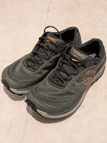 Topo Athletic Pursuit 2 / 27.0cm