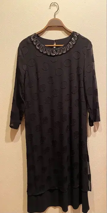 블랙 도트 무늬 반소매 드레스