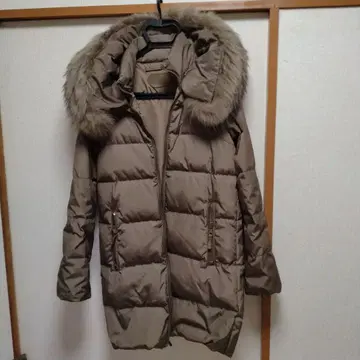 베이지 퍼 포함 다운 자켓