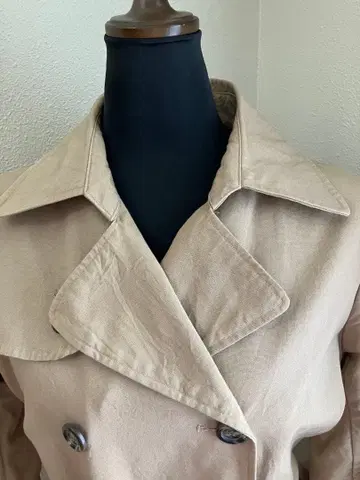 가을 상품 할인 판매 베이지 트렌치코트 허리 벨트 포함