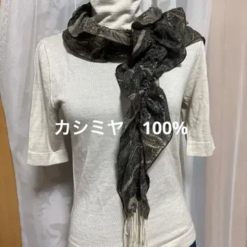 프릴 디자인 스톨 블랙, 브라운과 그레이 페이즐리 무늬 캐시미어 100%