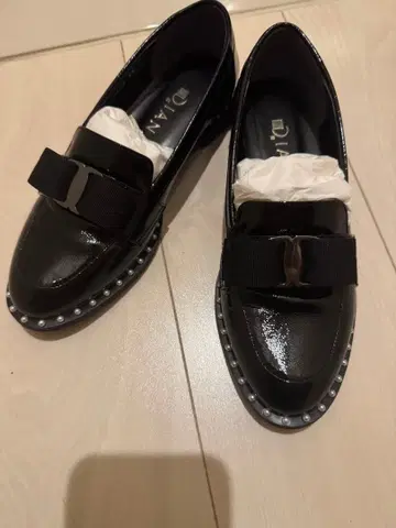 다이애나 리본 펄 로퍼 22cm