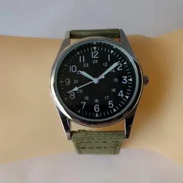 커스텀품 기계식과 같은 쿼츠로 환장 밀리터리 워치