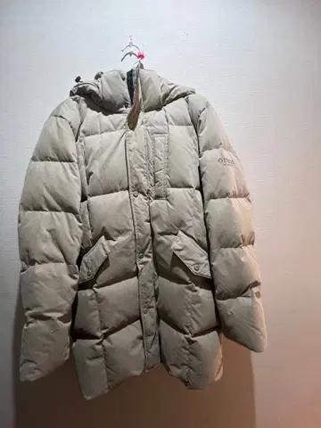 GUESS 베이지 후드 부착 다운 자켓