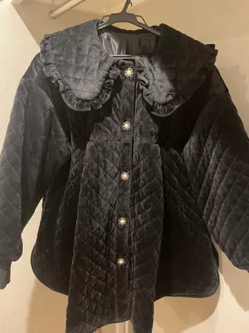 jumello 블랙 퀼팅 자켓 프릴 옷깃