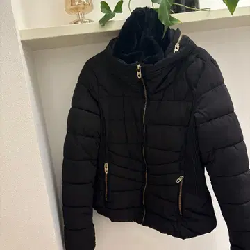 ZARA 블랙 다운 자켓 퍼 포함