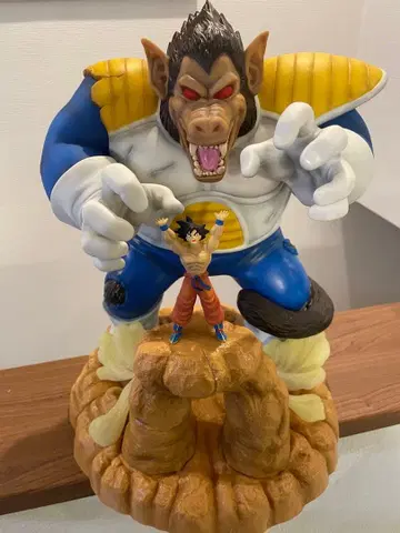 드래곤볼 제일복권 손오공 vs 거대 원숭이 베지터 피규어