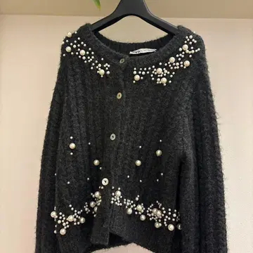 ZARA 블랙 펄 장식 가디건