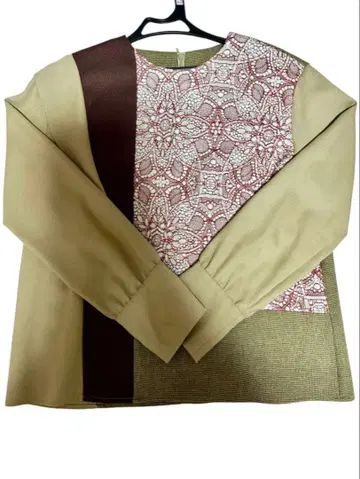 유나이티드 도쿄 / 새상품급 / 레이스 무늬 긴팔 티셔츠