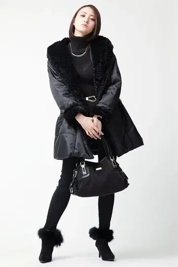 [ 새상품급 ] 스페치오 웨이브 인조 모피 사용 후디드 코트