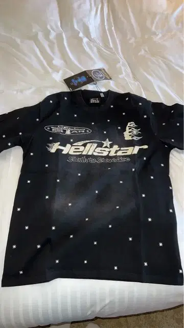 Hellstar 별과 불꽃의 T셔츠