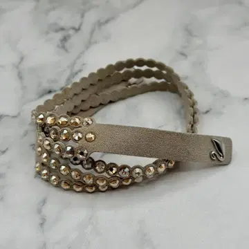 [컨디션 최상] SWAROVSKI 가죽 큐빅 팔찌 베이지 계열