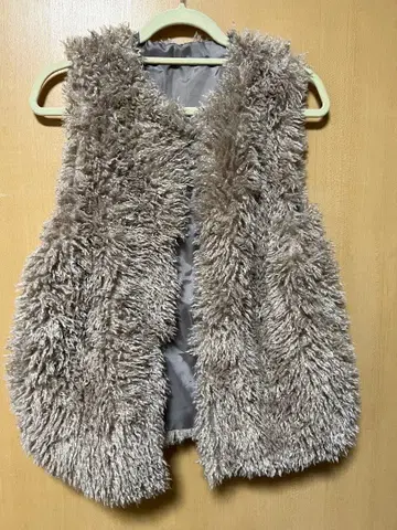 Birthdayroom 베이지 퍼 베스트