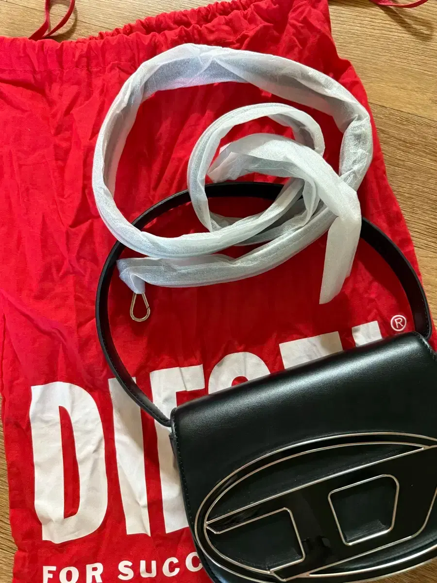 DIESEL 디젤 Quick sale!! Diesel 1DR Shoulder Bag in Nappa