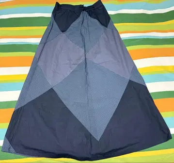 [ 고급 디자인 ] 네이비 계열 지오메트릭 롱 스커트