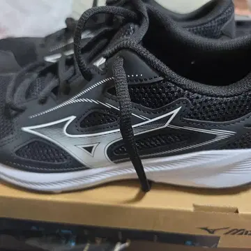 미즈노 블랙 스니커즈