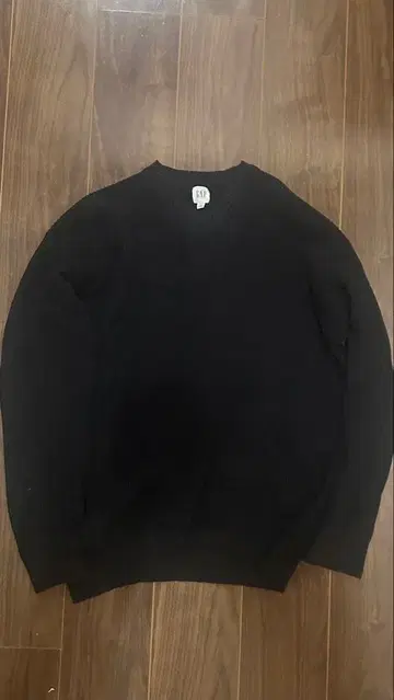 GAP 블랙 크루넥 스웨터
