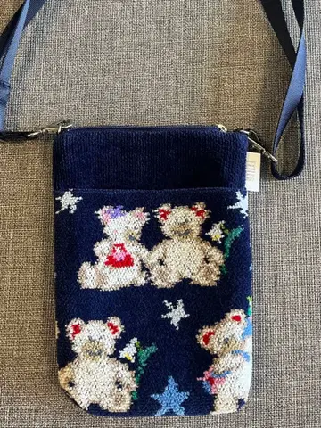 페이 곰 자수 네이비 숄더백