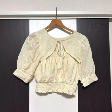 archives 데콜테 디자인 2way 블라우스 크롭 기장 상의