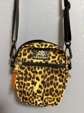 GREGORY 레오파드 무늬 숄더백 M 사이즈