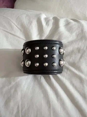 ZARA 가죽 스터드 뱅글