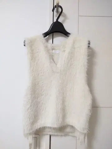 로페피크닉 파사쥬 사이드 리본 샤기 베스트 미사용