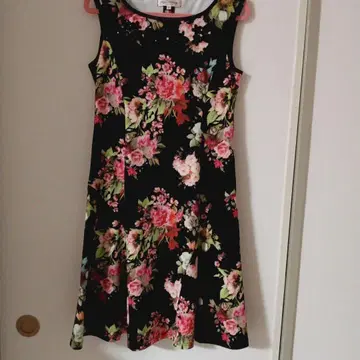 슈퍼 뷰티 꽃무늬 슬리브리스 원피스