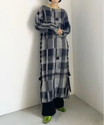 AMERI BIG CHECK LACE UP KNIT DRESS