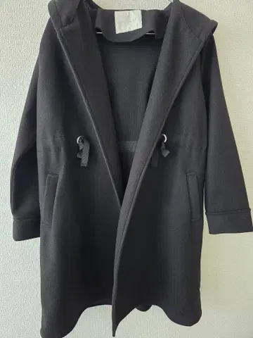 CECIL McBEE 후드 부착 블랙 롱 코트