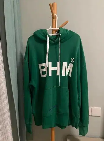 심플한 그린 색상의 후드 부착 후드티 M 사이즈